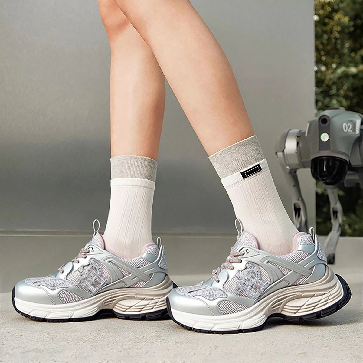Women's Walking Shoes 2026 New Silver Lace Mesh Shoes Simple and Comfortable Outdoor