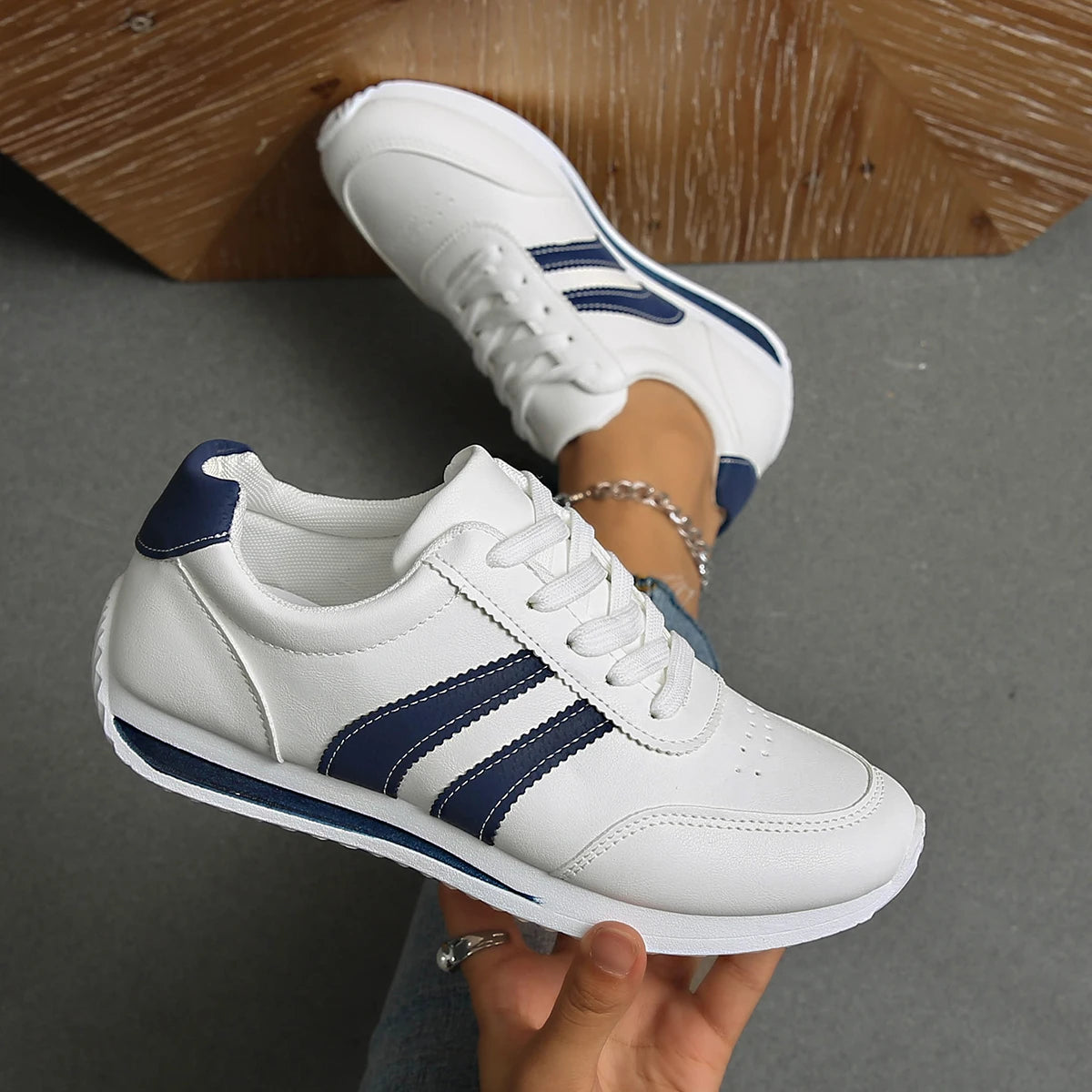 Women's Casual Lightweight Breathable Sport Shoes Spring Autumn New All-match Running Sneakers Zapatos De Mujer Tenis Jeans